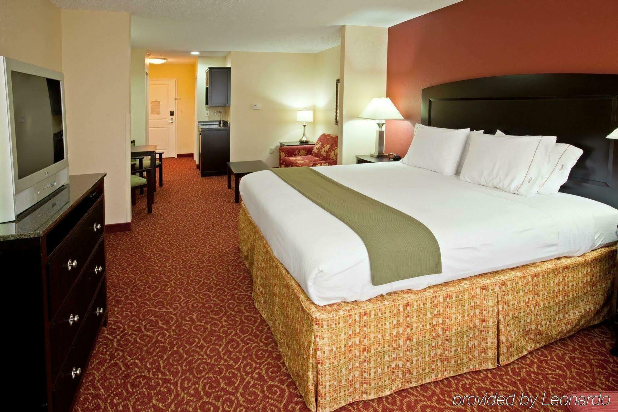 Hotel Express & By Ihg 3*