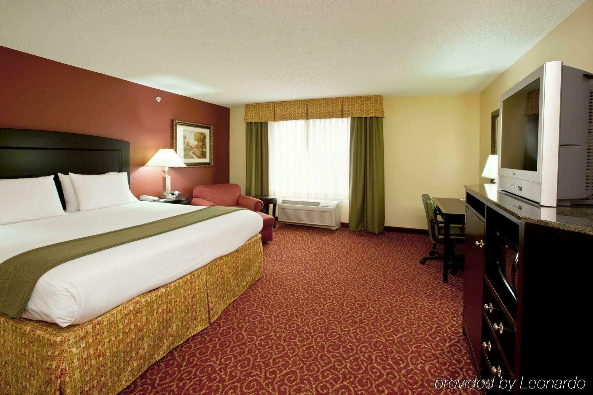 Hotel Express & By Ihg Vandalia