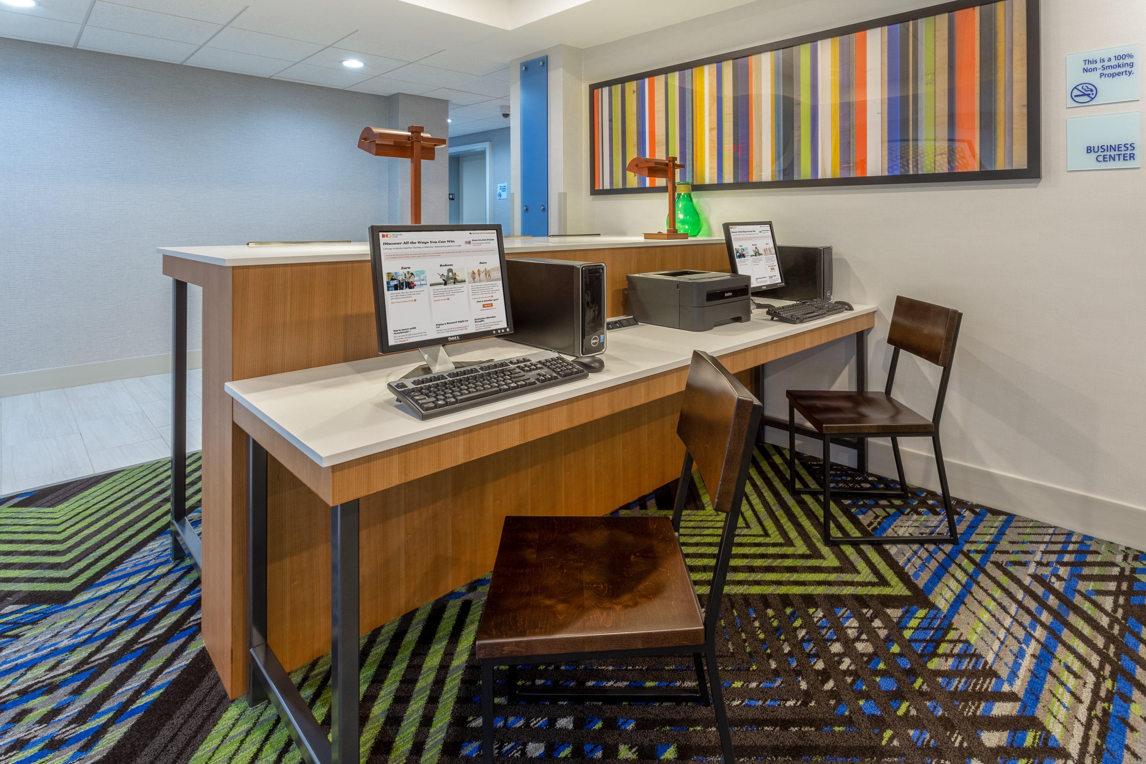 Hotel Holiday Express & By Ihg
