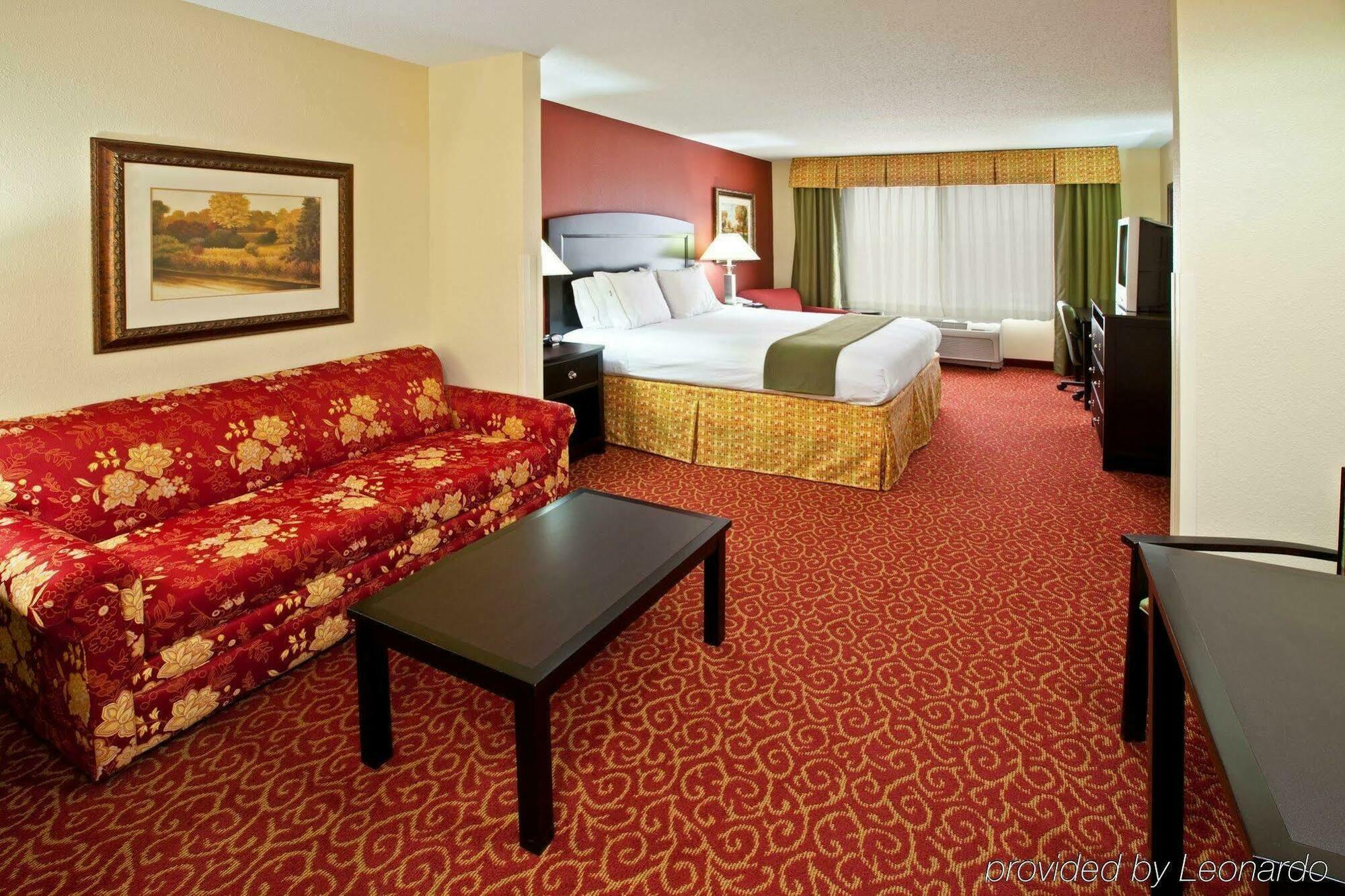 Hotel Holiday Express & By Ihg